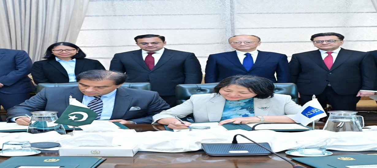 Federal Minister Ahad Cheema and President of Asian Development Bank (ADB), Masato Kanda, witnessing the signing of agreement between CDA and ADB on August 27, 2025